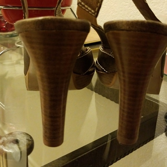 Shoes - Picture 4 of 5